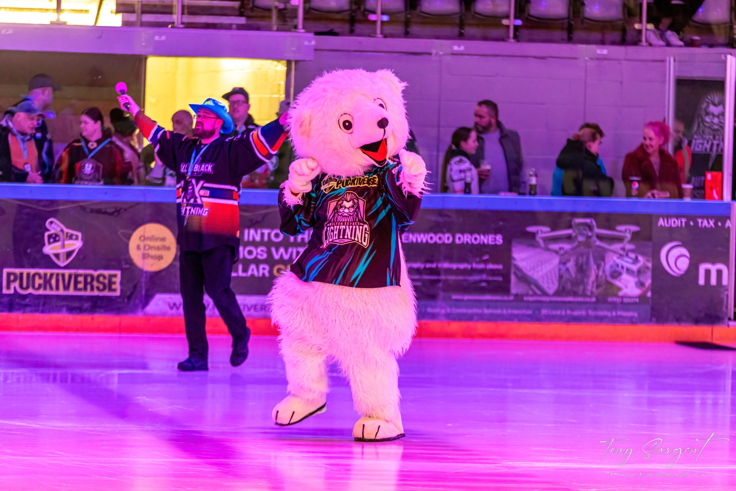 AL4I1016 (1) Pucky MK Lightning Mascot