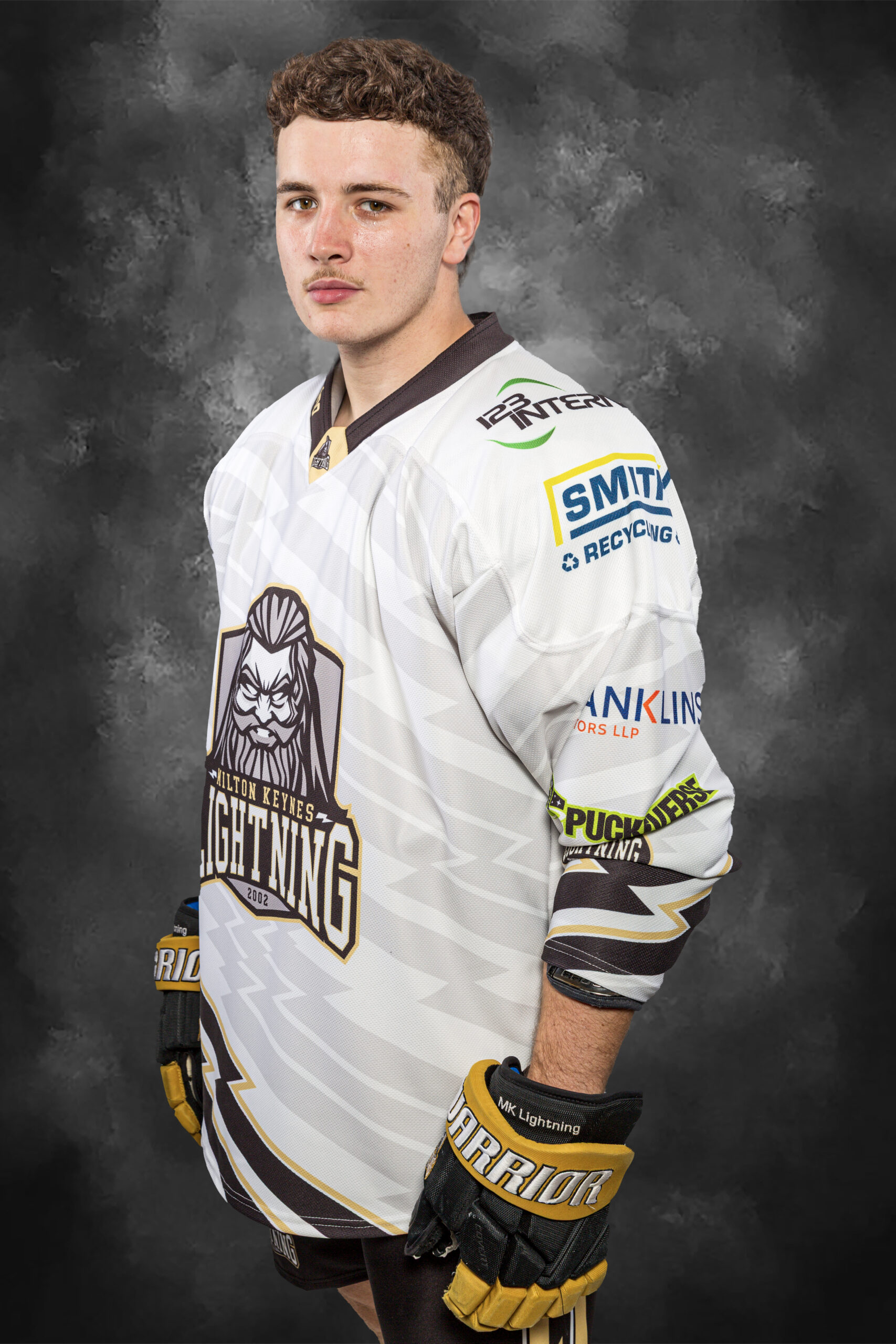 29 Elliot Lewis Left